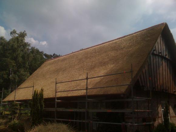 Réparation et rénovation des toits de chaume 